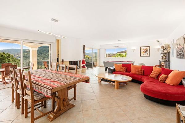 Maison de 7 pièces (210 m²) à vendre aux ADRETS DE L ESTEREL