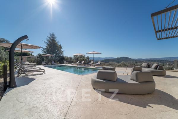 Luberon- Mas provençale neuf avec vue panoramique entre Gordes et Roussillon.