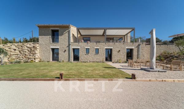 Luberon- Mas provençale neuf avec vue panoramique entre Gordes et Roussillon.