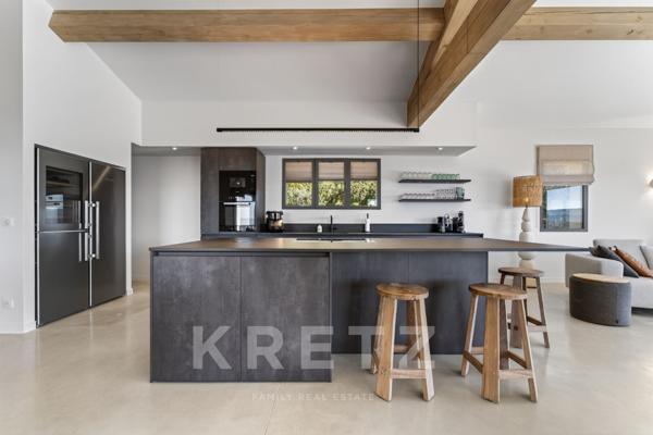 Luberon- Mas provençale neuf avec vue panoramique entre Gordes et Roussillon.