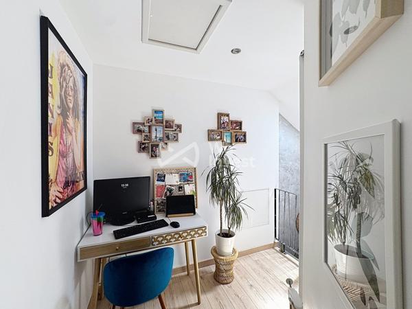 Maison de ville de type 6 rénovée.