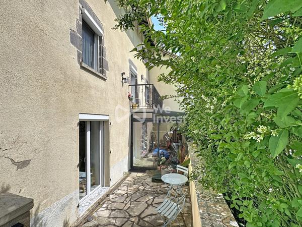 Maison de ville de type 6 rénovée.