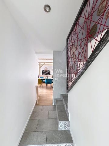 Maison de ville de type 6 rénovée.