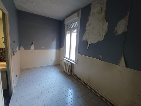 Ancien local pro (médical) 215 m² – Immeuble à fort potentiel de transformation en logements – Centre-ville