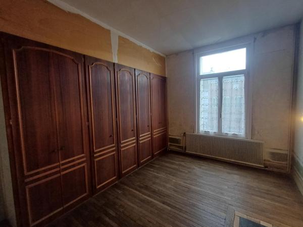 Ancien local pro (médical) 215 m² – Immeuble à fort potentiel de transformation en logements – Centre-ville