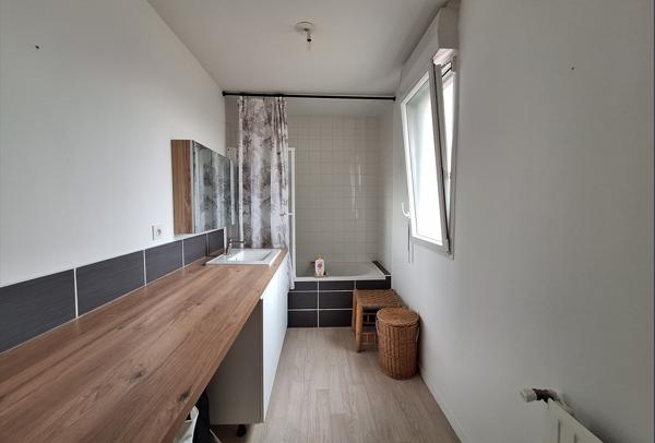 Appartement T3 à louer Saint Jacques De La Lande - 71 m² (réf : 568465)
