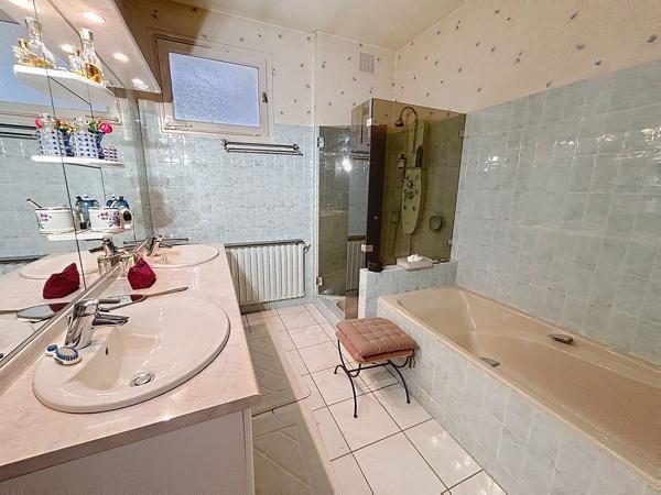 Maison -garages-jardin- Brive centre-5 pieces