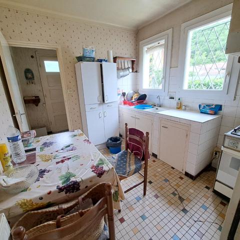 A VENDRE LAVELANET 2 APPARTEMENTS + 2 GARAGES + 2 JARDINS