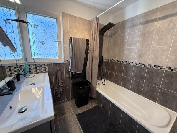 VILLA T5 DE 2003 – 3 CHAMBRES + BUREAU – BRIGNOLES – LOTISSEMENT CALME PROCHE COMMODITÉS