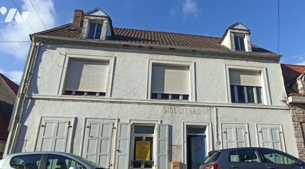 Ancienne bibliothèque en plein cœur de Marquise - Beaux volumes - Travaux à prévoir.