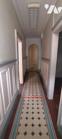 Ancienne bibliothèque en plein cœur de Marquise - Beaux volumes - Travaux à prévoir.