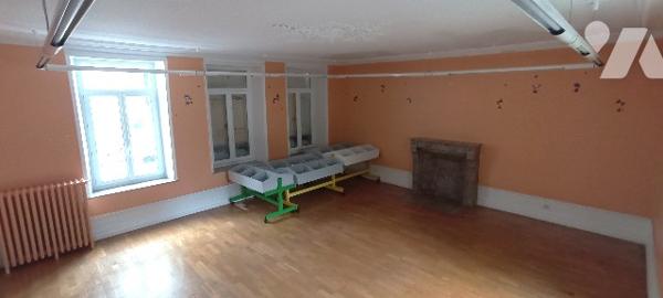 Ancienne bibliothèque en plein cœur de Marquise - Beaux volumes - Travaux à prévoir.