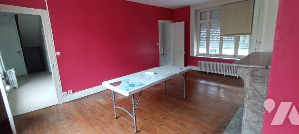 Ancienne bibliothèque en plein cœur de Marquise - Beaux volumes - Travaux à prévoir.