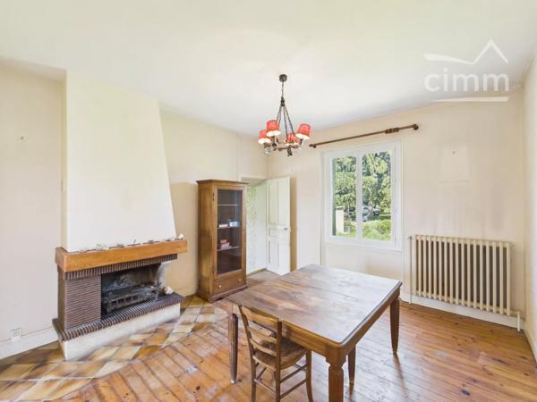 Découvrez cette charmante maison de 134 m² située à La Frette, idéale pour accueillir une famille.