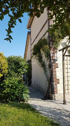 Maison de type 1930 exposée sud / 4 chambres / garage.