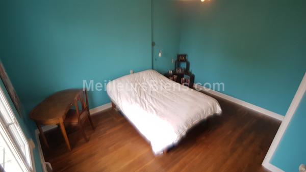 Maison de type 1930 exposée sud / 4 chambres / garage.