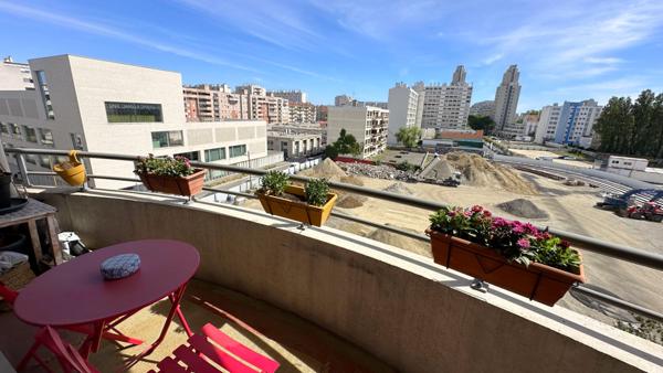 Appartement T3 Villeurbanne , GRATTE-CIEL, Cuisine US, 2 chambres, parquet, balcon, garage, copropriété récente.