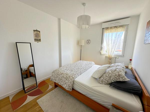 Appartement T3 Villeurbanne , GRATTE-CIEL, Cuisine US, 2 chambres, parquet, balcon, garage, copropriété récente.