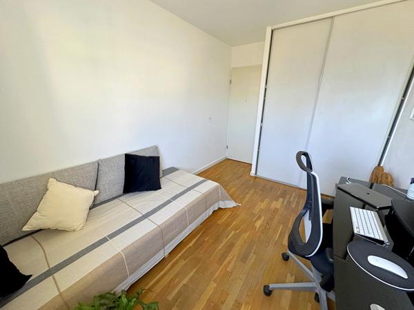 Appartement T3 Villeurbanne , GRATTE-CIEL, Cuisine US, 2 chambres, parquet, balcon, garage, copropriété récente.