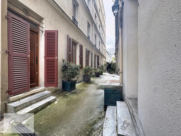 À VENDRE – APPARTEMENT AVEC COMMERCIALITÉ 91 m² 3 PIECES  PARIS 11EME ARRONDISSEMENT (75)