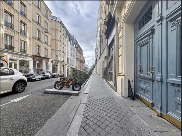 À VENDRE – APPARTEMENT AVEC COMMERCIALITÉ 91 m² 3 PIECES  PARIS 11EME ARRONDISSEMENT (75)