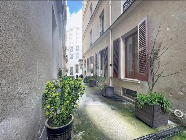 À VENDRE – APPARTEMENT AVEC COMMERCIALITÉ 91 m² 3 PIECES  PARIS 11EME ARRONDISSEMENT (75)