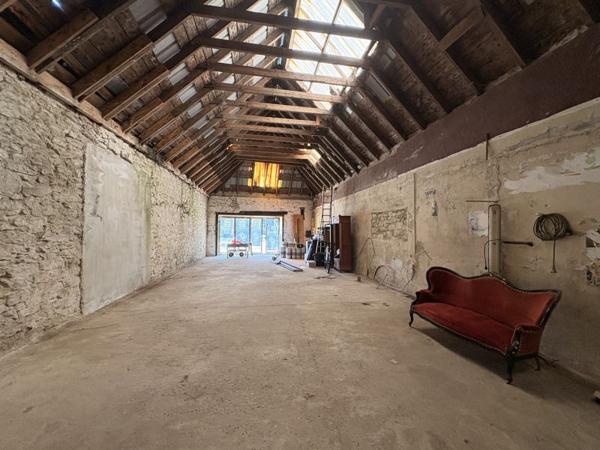 Grange 140 400 € Douarnenez 1 pièce 120 m² DPE