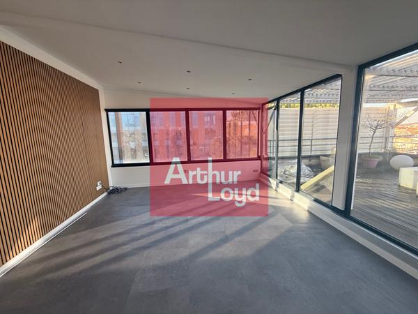 Bureaux contemporains avec grande terrasse Environnement tertiaire performant et valorisant