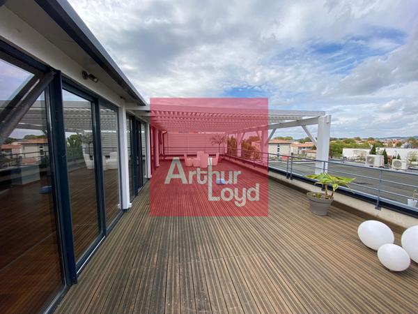 Bureaux contemporains avec grande terrasse Environnement tertiaire performant et valorisant