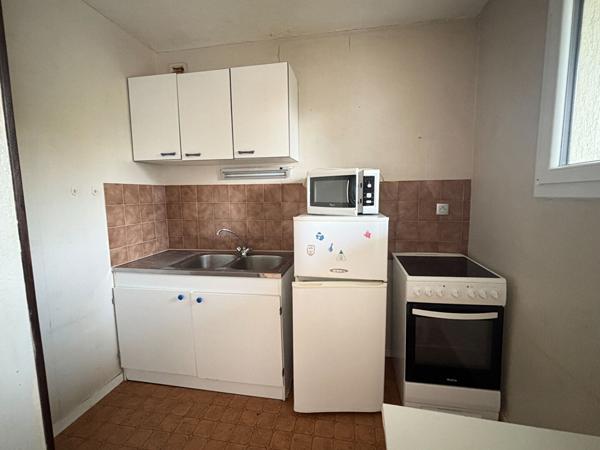 Rare à la vente ! Studio proche de toutes commodités.