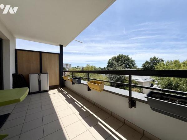 T3 TRAVERSANT 69m² | TERRASSE | STATIONNEMENT PRIVATIF