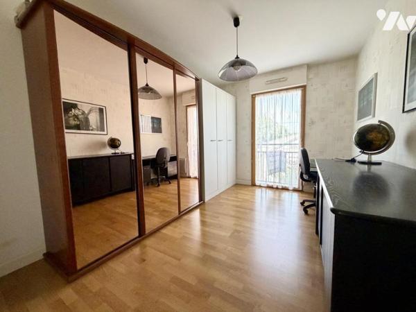 T3 TRAVERSANT 69m² | TERRASSE | STATIONNEMENT PRIVATIF