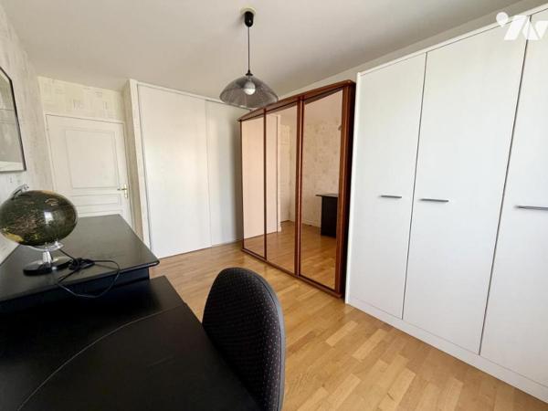 T3 TRAVERSANT 69m² | TERRASSE | STATIONNEMENT PRIVATIF