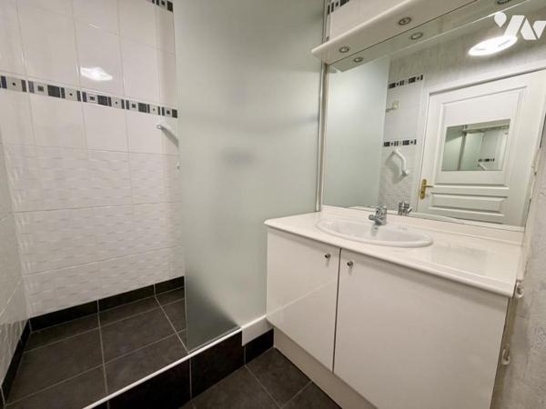 T3 TRAVERSANT 69m² | TERRASSE | STATIONNEMENT PRIVATIF