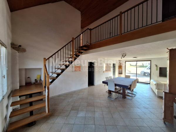 Vente interactive maison individuelle de 7 pièces, située à Saint-Vivant Biarne,🏡🌳