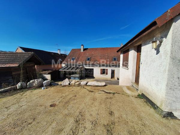 Vente interactive maison individuelle de 7 pièces, située à Saint-Vivant Biarne,🏡🌳