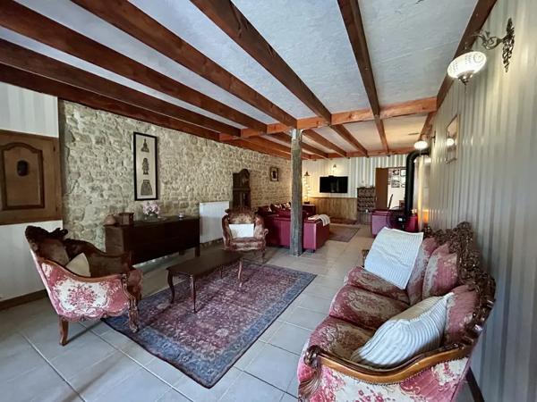 Maison de Caractère avec Gîte, Camping et Piscine