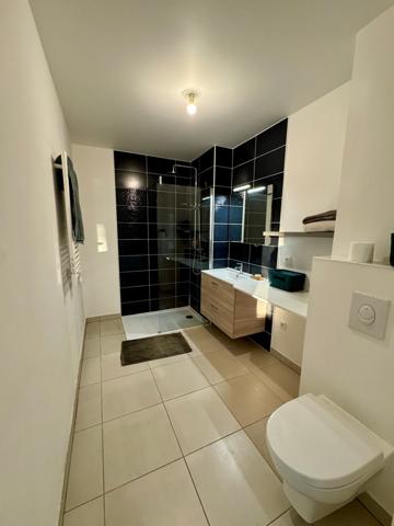 Fréjus plage- nouveau ! appartement récent 2 pièces à pied de la mer- parking (boxable !)-terrasse 11m2