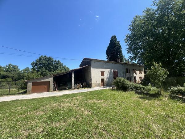 Corps de ferme à rénover dans cadre exceptionnel sur les berges de l'Agout à Castres