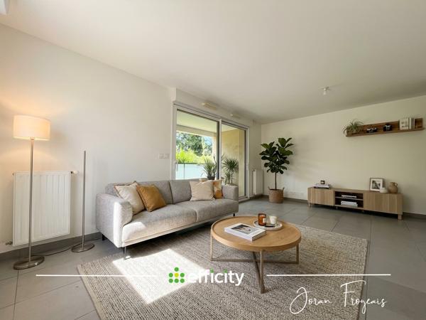 Appartement
         3 pièces
        - 63 m² 208 000 € *