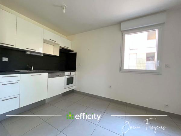 Appartement
         3 pièces
        - 63 m² 208 000 € *
