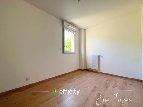 Appartement
         3 pièces
        - 63 m² 208 000 € *