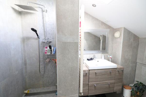 Le Pont-de-Claix (38800) LE PONT DE CLAIX MAISON MITOYENNE AU CALME SANS VIS A VIS