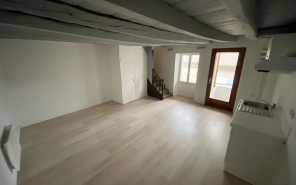 Appartement à louer    4 pièces •  Vendeuvre-du-Poitou