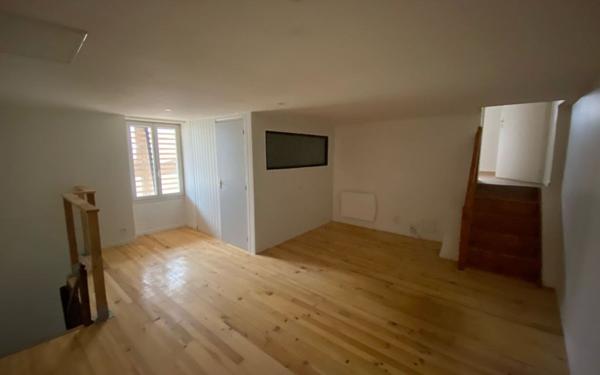 Appartement à louer    4 pièces •  Vendeuvre-du-Poitou