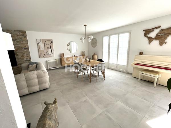 VENTE d'une maison de 6 pièces (181 m²) à SAINT HIPPOLYTE