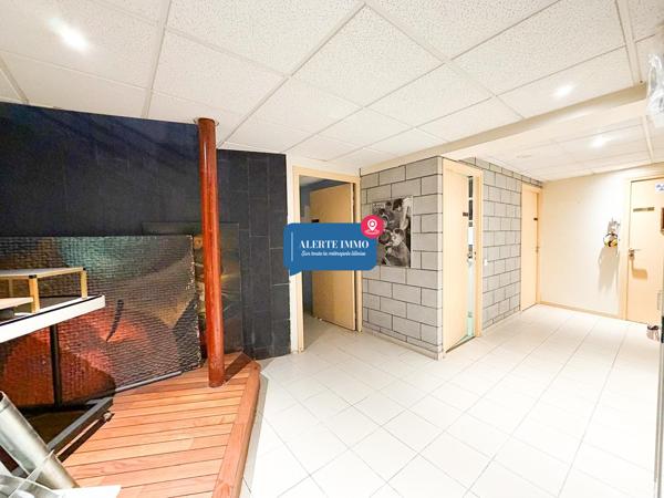 VIEUX LILLE LOCAL PROFESSIONNEL DE 219 M2 DE SURFACE TOTALE 115 M2 DDC+104 M2 SOUS SOL