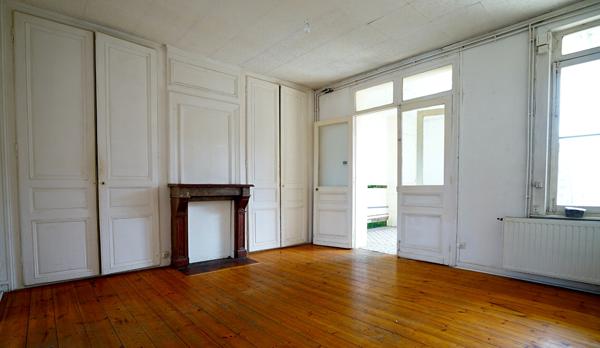 T2 AVEC POTENTIEL T3, LUMINEUX / BELLE TERRASSE / MATÉRIAUX D'ORIGINE , Lille