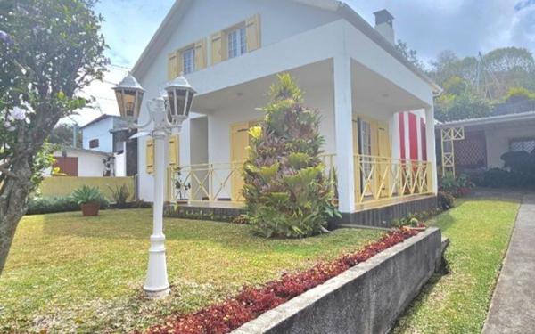 Maison à vendre    5 pièces • 123 m2 Saint-Leu