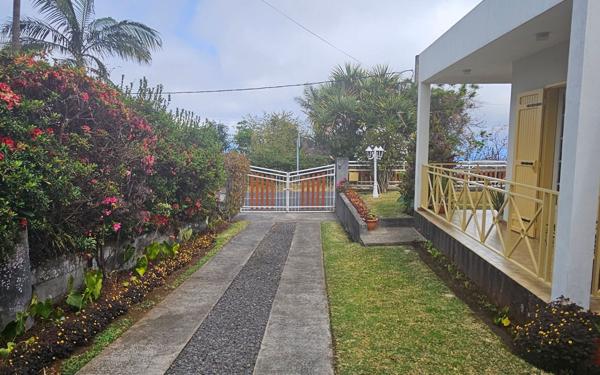 Maison à vendre    5 pièces • 123 m2 Saint-Leu